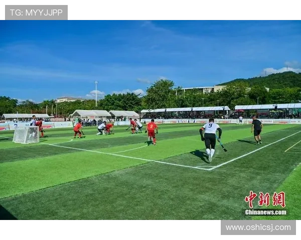 黎族足球球星拼搏绿茵场展民族风采谱写体育奋进新篇章